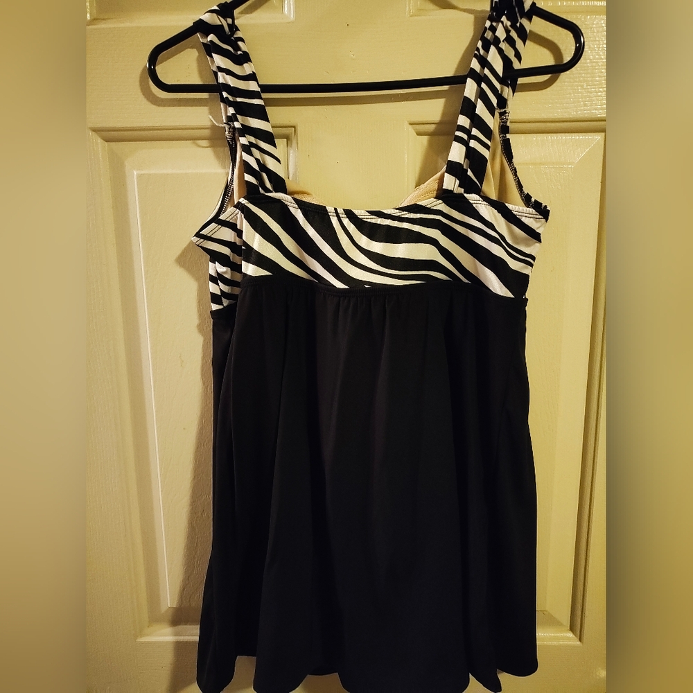 Woman's Croft & Barrow one piece Swim Dress Size 14 - Picture 3 of 5
